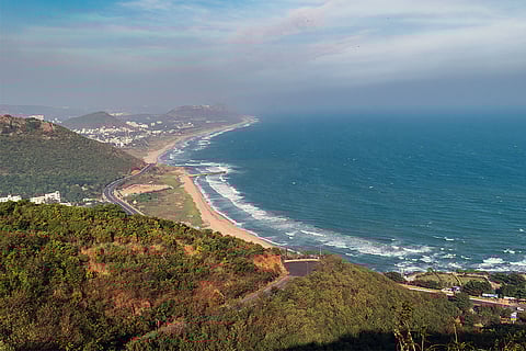 विशाखापट्टनम में फंसे जहाज को ‘टूरिस्ट स्पॉट’ बनाने की योजना पर एनजीटी ने लगाया ब्रेक
