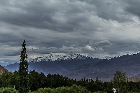 उत्तर भारत में फिर बदला मौसम, उत्तराखंड के ऊंचाई वाले इलाकों में भारी बारिश-बर्फबारी।