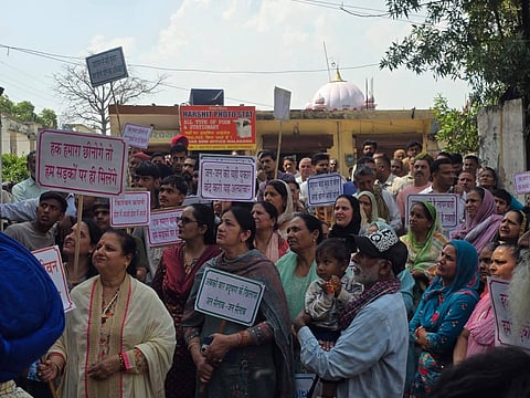 प्रदर्शन में बड़ी संख्या में महिलाएं पहुंची