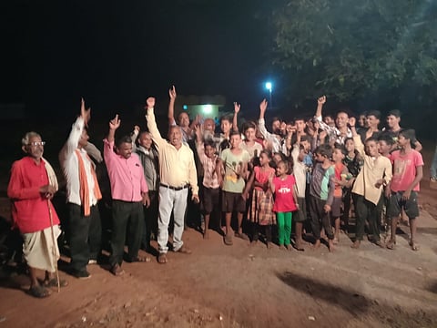 छत्तसीगढ़ के ग्रामीण एथेनॉल प्लांट का विरोध करते हुए, फोटो : सिद्दीक खान