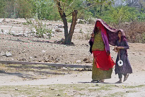 धरती का संतुलन तेजी से बिगड़ रहा है और मौसमी अनिश्चितता बढ़ती जा रही है; फोटो: आईस्टॉक