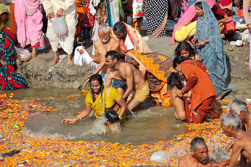 Ganges Pollution Rituals Mahakumbh 2025: Pilgrims Face Sewage-Infused Ganga Amid Pollution Crisis