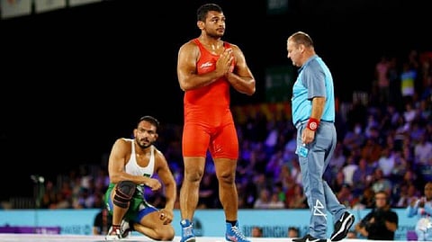 India's Deepak Punia and Pakistan's Muhammad Inam react during the final