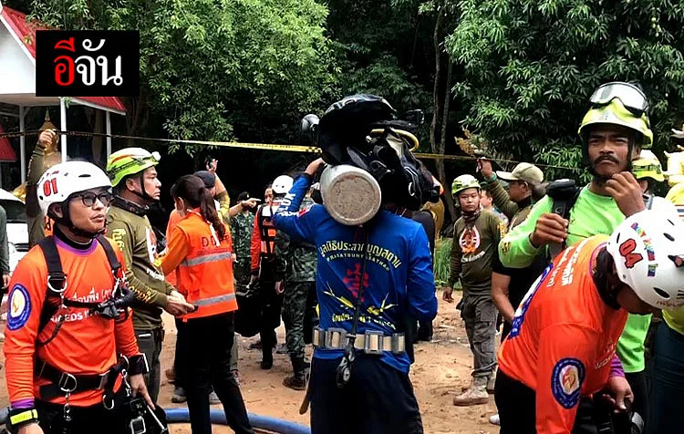 ทีมน้ำประดาน้ำ และเจ้าหน้าที่