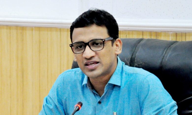 Shailesh Nawal, District Collector, Amravati