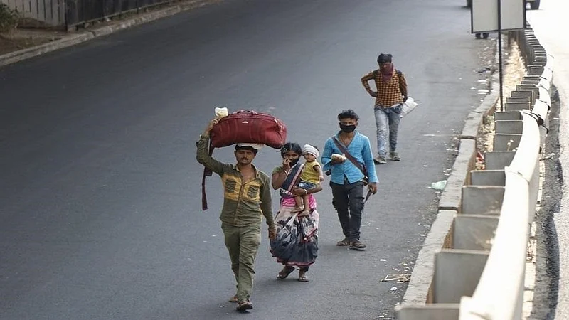 कोकण : लॉकडाउनच्या धास्तीने परप्रांतीयांनी धरली गावची वाट