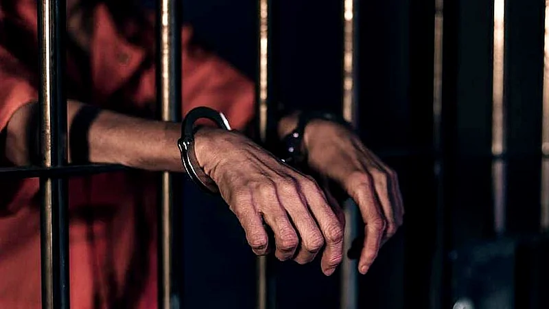 Bollywood actor arrest cause of break the chain