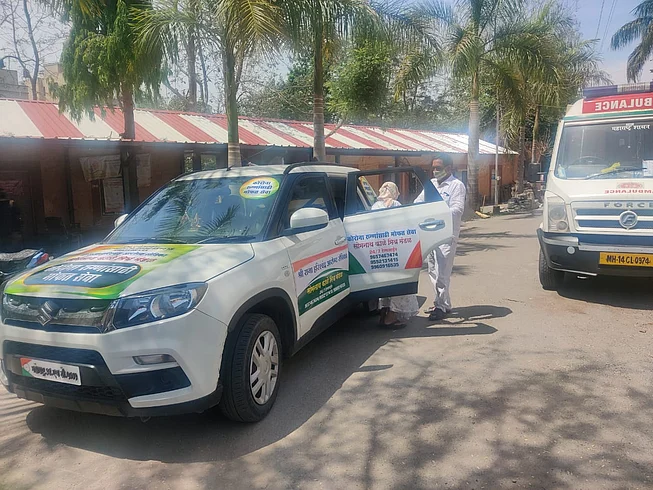 upsarpanch of Ghodegaon gave his own car for ambulance service