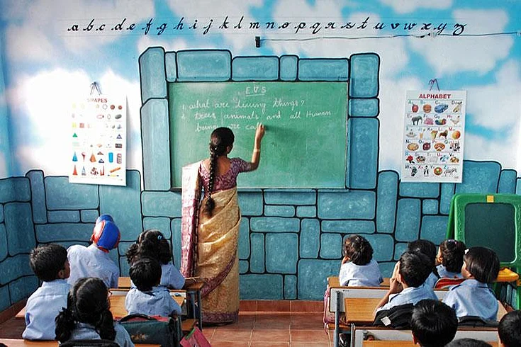 एक हजार शिक्षक बदलीच्या प्रतिक्षेत, कोरोनामुळे प्रक्रिया रद्द होण्याची शक्यता
