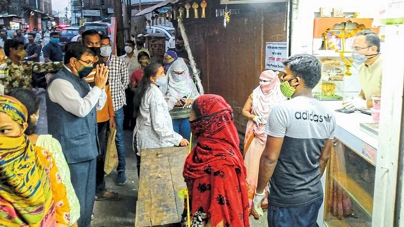 "बाबांनो हात जोडतो, नियम पाळा" रस्त्यावर उतरलेल्या महापौरांचे आवाहन
