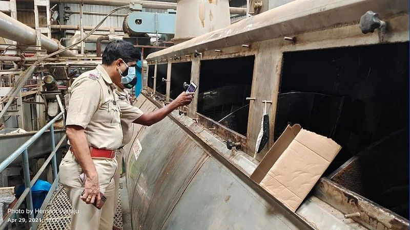 मासळी सुकविण्याच्या ड्रायरमध्ये चिरडून कामगार ठार: एक गंभीर; रत्नागिरीतील घटना