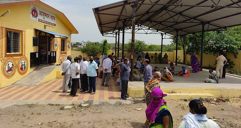लसीकरण केंद्रावरच कोरोना संसर्गाचा धोका