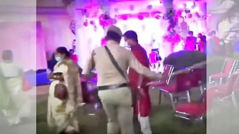 नियम मोडाल तर पडेल महागात; लग्नमंडपाऐवजी नवरदेवाची पोलीस ठाण्यात वरात