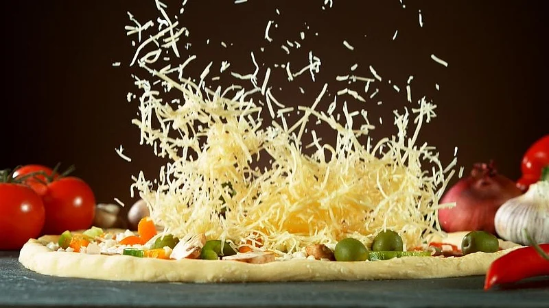 mozzarella cheese pizza