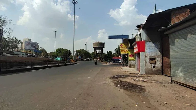 सकाळी उसळली गर्दी; दुपारी निर्मनुष्य!