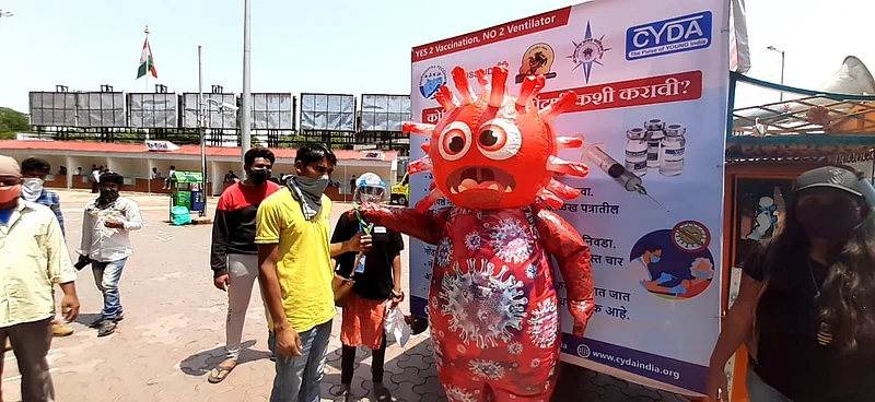 'यस टू व्हॅक्सिनेशन, नो टू व्हेन्टीलेटर'; पुण्यात CYDA संस्थेकडून लसीकरणाबाबत जनजागृती