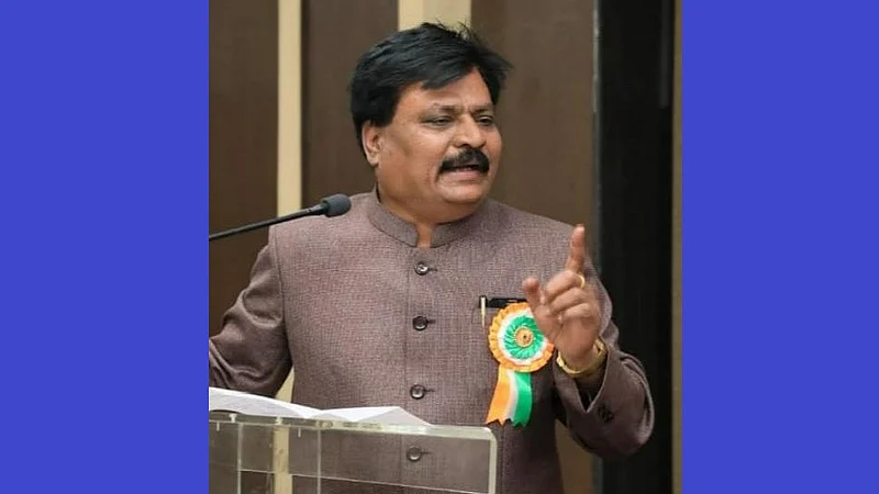 साहित्यिक संजय नवले यांचे निधन, विद्यापीठाच्या हिंदी विभागात होते कार्यरत