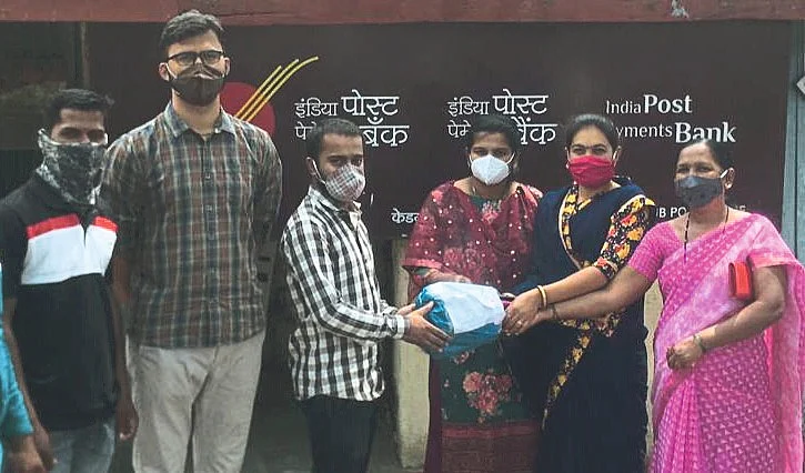 अहो काय सांगता, चक्क गवऱ्या विकल्या अॅमेझॅानवर !