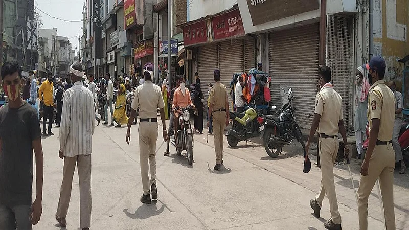 अकरानंतर मार्केट बंद, पोलिसांकडून निर्बंधांची कडक अमलंबजावणी