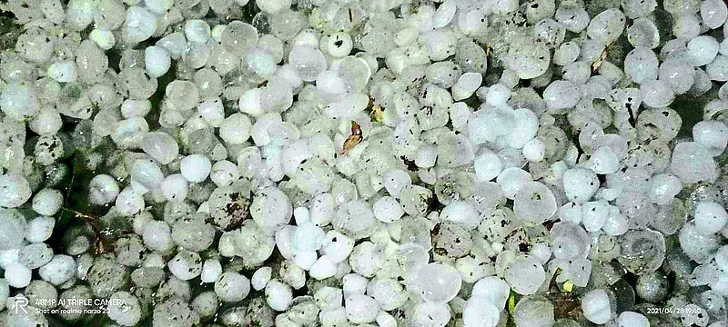 Heavy hail in the eastern part of Igatpuri