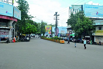 जळगावच्या बाजारपेठांमध्ये सकाळी गर्दी, दुपारी शुकशुकाट