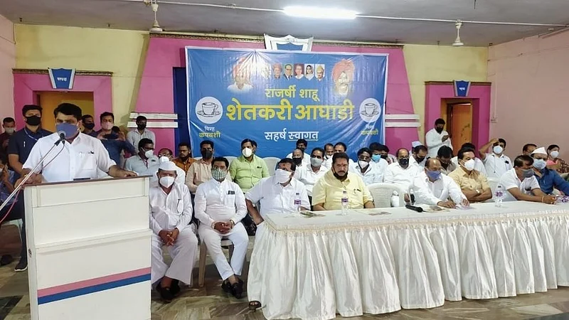 VIDEO: दूध उत्पादकांना लुटणाऱ्या महाडिकांना पैशाचा मग्रुरपणा; 'गोकुळ'वरुन सतेज पाटलांचे टिकास्त्र