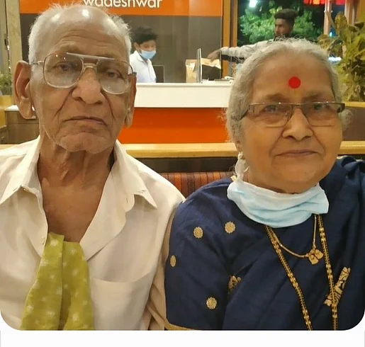 The parents of the former mayor of Baramati died on the same day