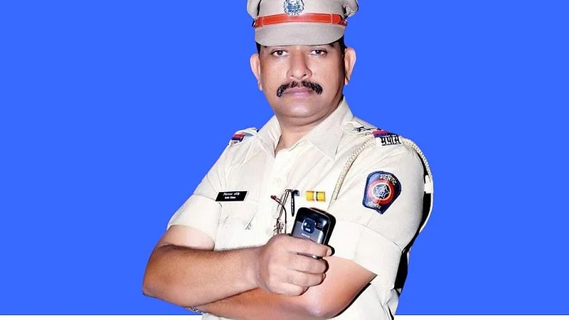 'सिर्फ तीस मिनिट...',खाकी वर्दीतल्या देवदूताने वाचवले कोरोनाबाधितांचे प्राण
