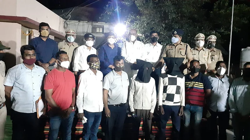 वाघिणीची शिकार करणाऱ्या दोघांच्या मुकुटबन पोलिसांनी आवळल्या मुसक्या; दोन फरार