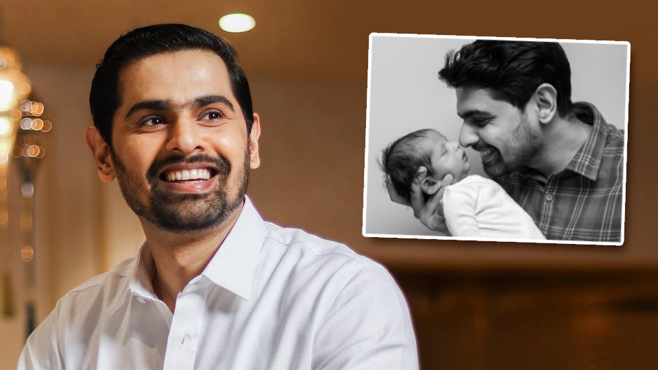 ‘रेगे’ या चित्रपटातून लोकप्रियता मिळवणारा अभिनेता आरोह वेलणकर याने नुकतंच त्याच्या मुलाचा पहिला फोटो सोशल मीडियावर पोस्ट केला आहे.