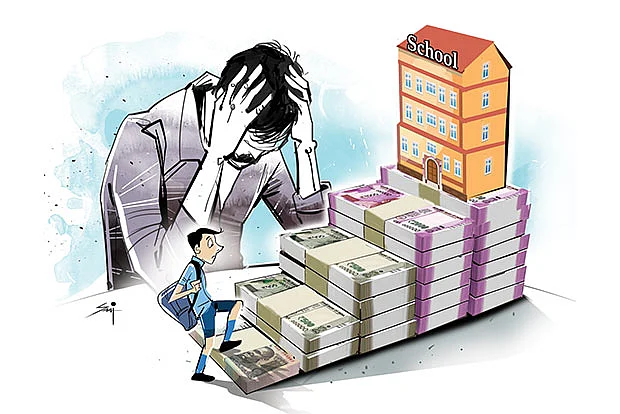 सर्वोच्च न्यायालयाच्या निर्देशानंतरही खासगी शाळांची लूट सुरूच