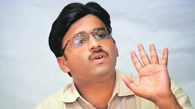 Dr. Hamid Dabholkar)