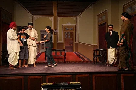 memories of balgandharva movie