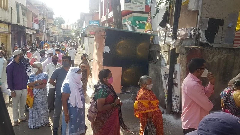 queue for vaccination in satara