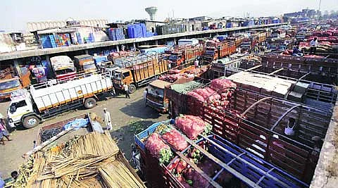 शेतकऱ्यांसाठी शेतमाल विक्रीचा मार्ग मोकळा