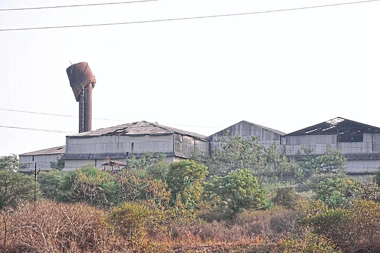 एकेकाळी हसते खेळते असलेले आमचे नगर आज विरान आहे, साहेबऽऽ