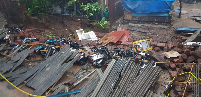 रत्नागिरीत घरांचे झालेले नुकसान