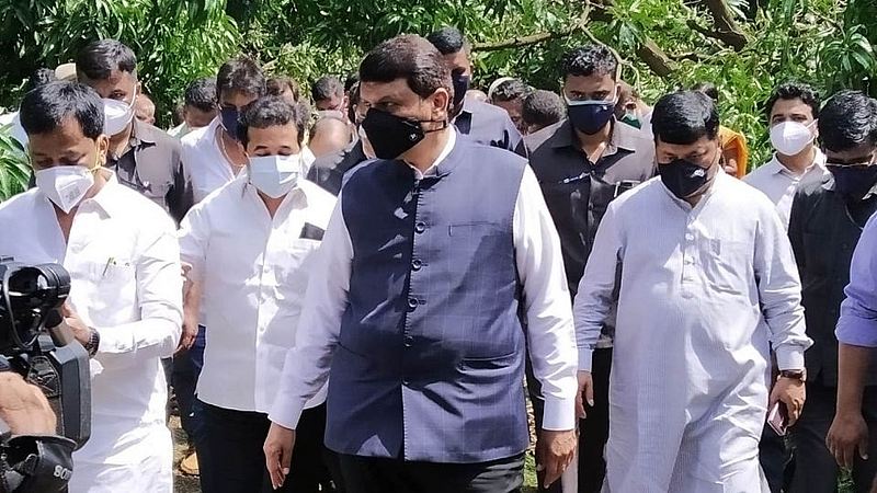 मुख्यमंत्री उध्दव ठाकरे रत्नागिरी -सिंधुदुर्ग दौर्यावरच का?