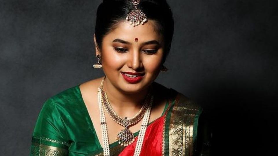 तिचा हा लूक नेटकऱ्यांना फारच आवडला असून काही सेलिब्रिटींनीही त्यावर कमेंट्स केल्या आहेत.