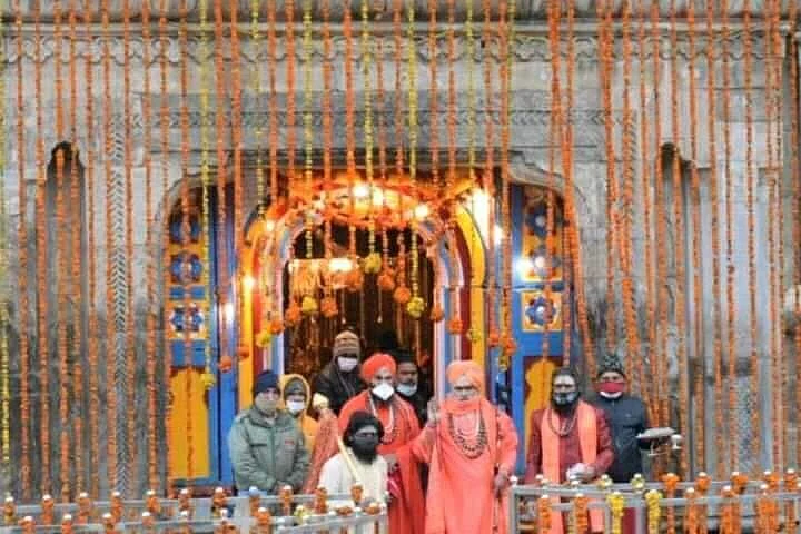 केदारनाथ मंदीर (छाया- विजय होकर्णे)
