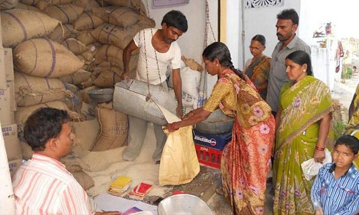 अकोला जिल्ह्यातील १२.४५ लाख लाभार्थ्यांना नोव्हेंबरपर्यंत मोफत धान्य!