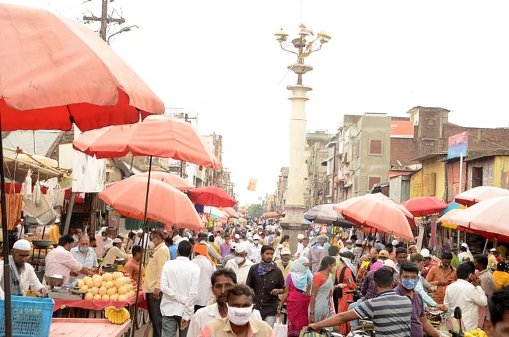 dhule crowd