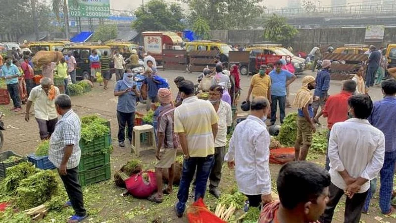 market crowd