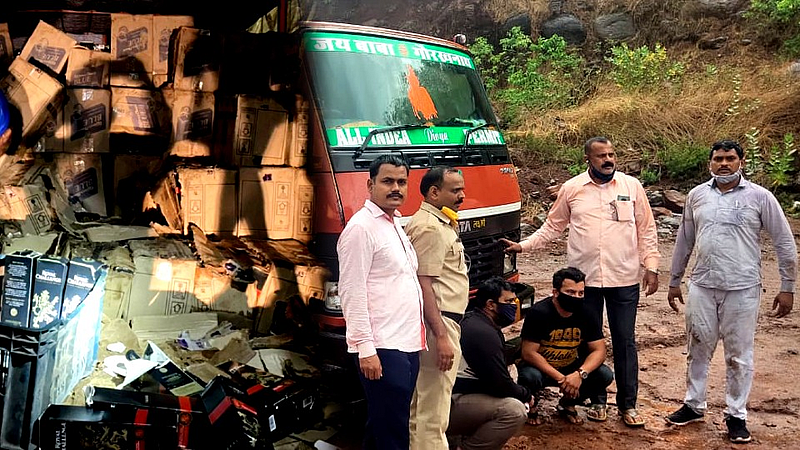 गोव्यातील विदेशी दारूचा साठा महाराष्ट्रात केला जप्त