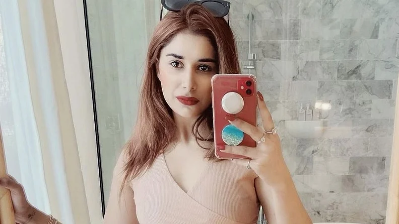 राबिया प्रोफेशनल फॅशन डिझायनर आहे. तिचे शालेय शिक्षण पंजाबमधील पटियाला या शहरात केले आहे.