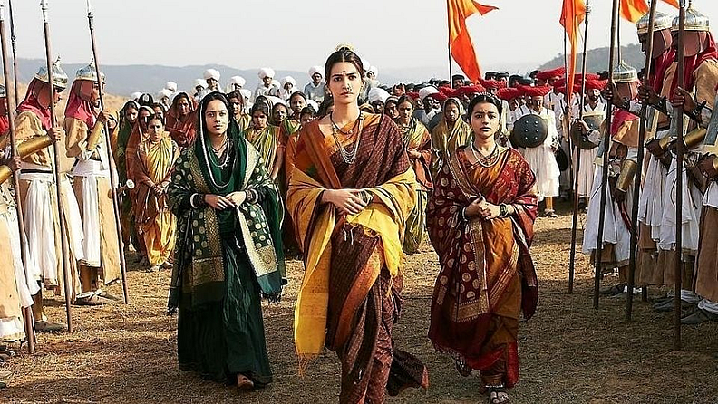 आशुतोष गोवारिकर दिग्दर्शित 'पानिपत' या चित्रपटात कृतिकाने राधिका बाईंची भूमिका साकारली होती.