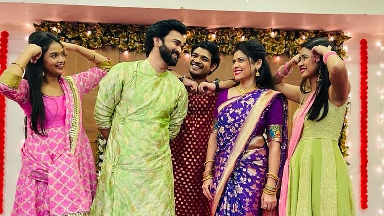 Aai kuthe kay karte serial