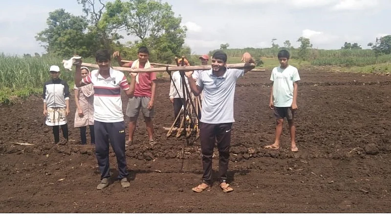 रोहिणीचा पेरा अन् मोत्याच्या तुऱ्यासाठी शेतकऱ्यांची धांदल