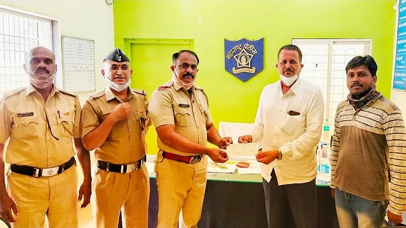 पोलिसांना CSR फंडातून 4 लाखांची मदत; स्वप्निल पाटील यांच्या प्रयत्नाला यश