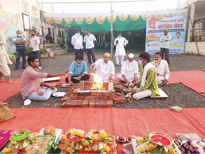 कोविड सेंटरमध्ये यज्ञ